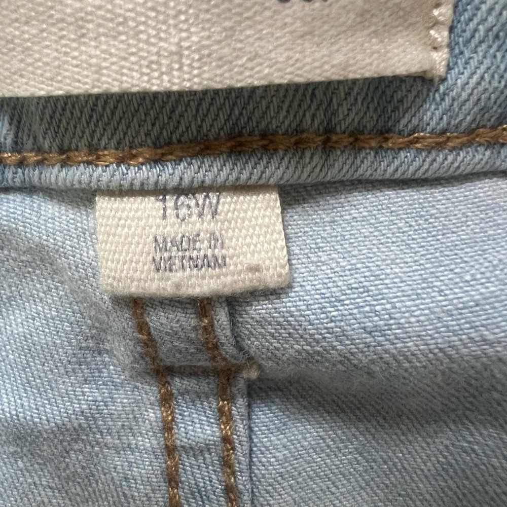 Universal Thread Women's High Rise Jeans - Light Blue - Picture 9 of 10